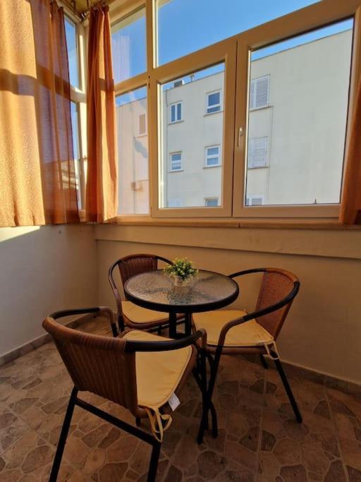 Dr. Jo~ 2 Bedroom With Free Parking ~ Apartmán